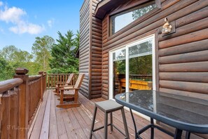 Outdoor dining - Paw Prints (Sevierville)