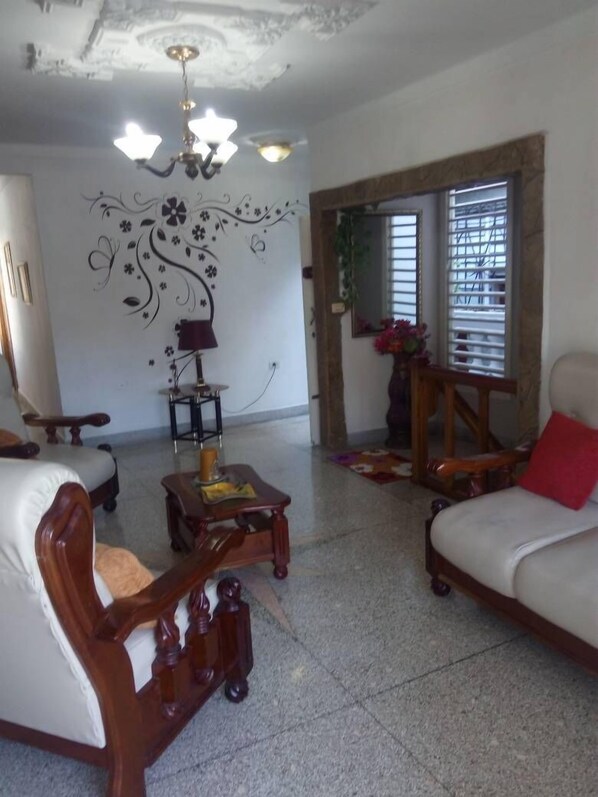 Standard Room | Living room | TV