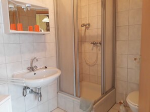 Shower, towels - 2-room small 45004 - House looks (Göhren)