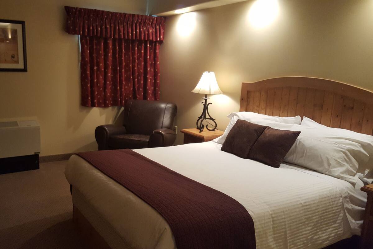 In-room safe, desk, laptop workspace, blackout curtains