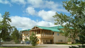 Exterior - Northern Greens Resort (Nipawin)