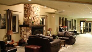 Lobby sitting area - Northern Greens Resort (Nipawin)
