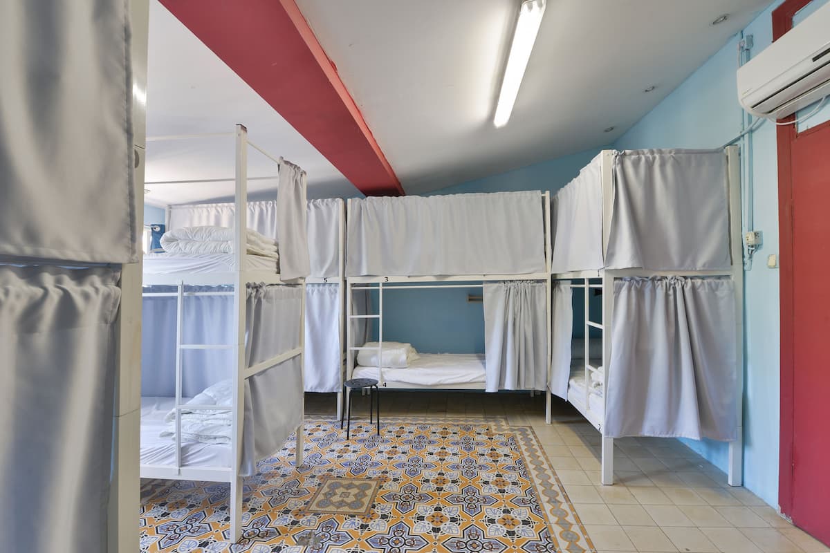 Free WiFi, bed sheets