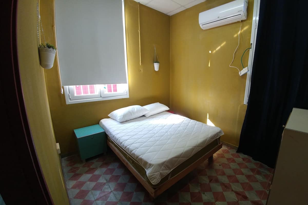 Group Room For 4 People | Wi-Fi de cortesia, roupa de cama