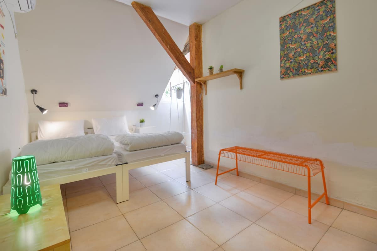 Quarto casal ou duplo | Wi-Fi de cortesia, roupa de cama
