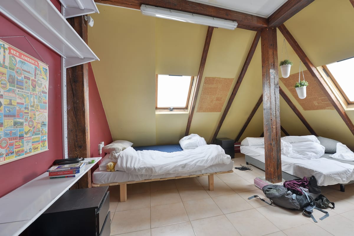 Free WiFi, bed sheets