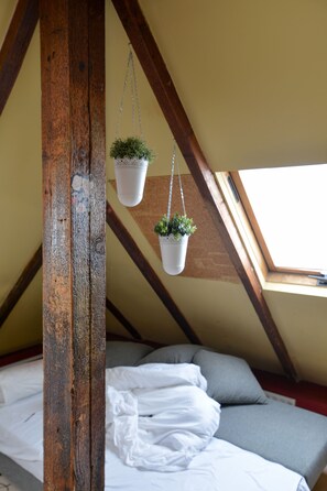 Triple Room | Free WiFi, bed sheets - Roger's House Tel Aviv - Hostel (Tel Aviv)