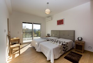 3 Schlafzimmer, Zimmersafe, Schreibtisch, Bügeleisen/Bügelbrett