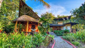 Luxury Suite, 3 Bedrooms, Hot Tub, Garden View | Bathroom
