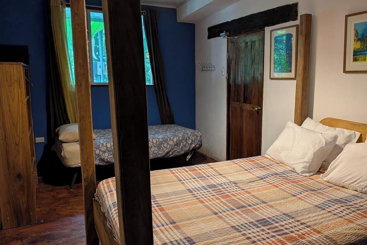 Cabaña Confort, 1 cama Queen size | Ropa de cama de alta calidad y caja de seguridad en la habitación