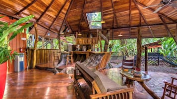 Exclusive Tree House, 2 Bedrooms, Hot Tub, Garden View | Living area | MP3 dock