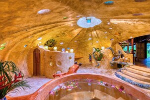 Luxury Suite, 3 Bedrooms, Hot Tub, Garden View | Deep soaking bathtub