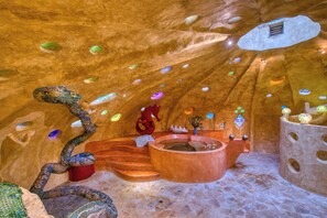 Suite de lujo, 3 habitaciones, bañera de hidromasaje, vistas al jardín | Bañera profunda