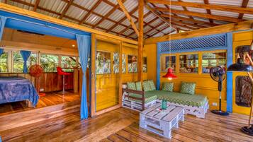 Design House, 1 King Bed with Sofa bed | Exterior