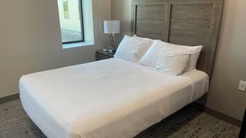 Single Room, 1 Queen Bed, Accessible | Iron/ironing board, free WiFi, bed sheets