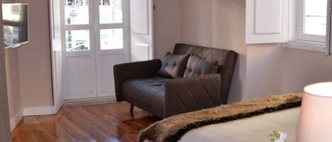 Suíte, banheiro privativo | Área de estar