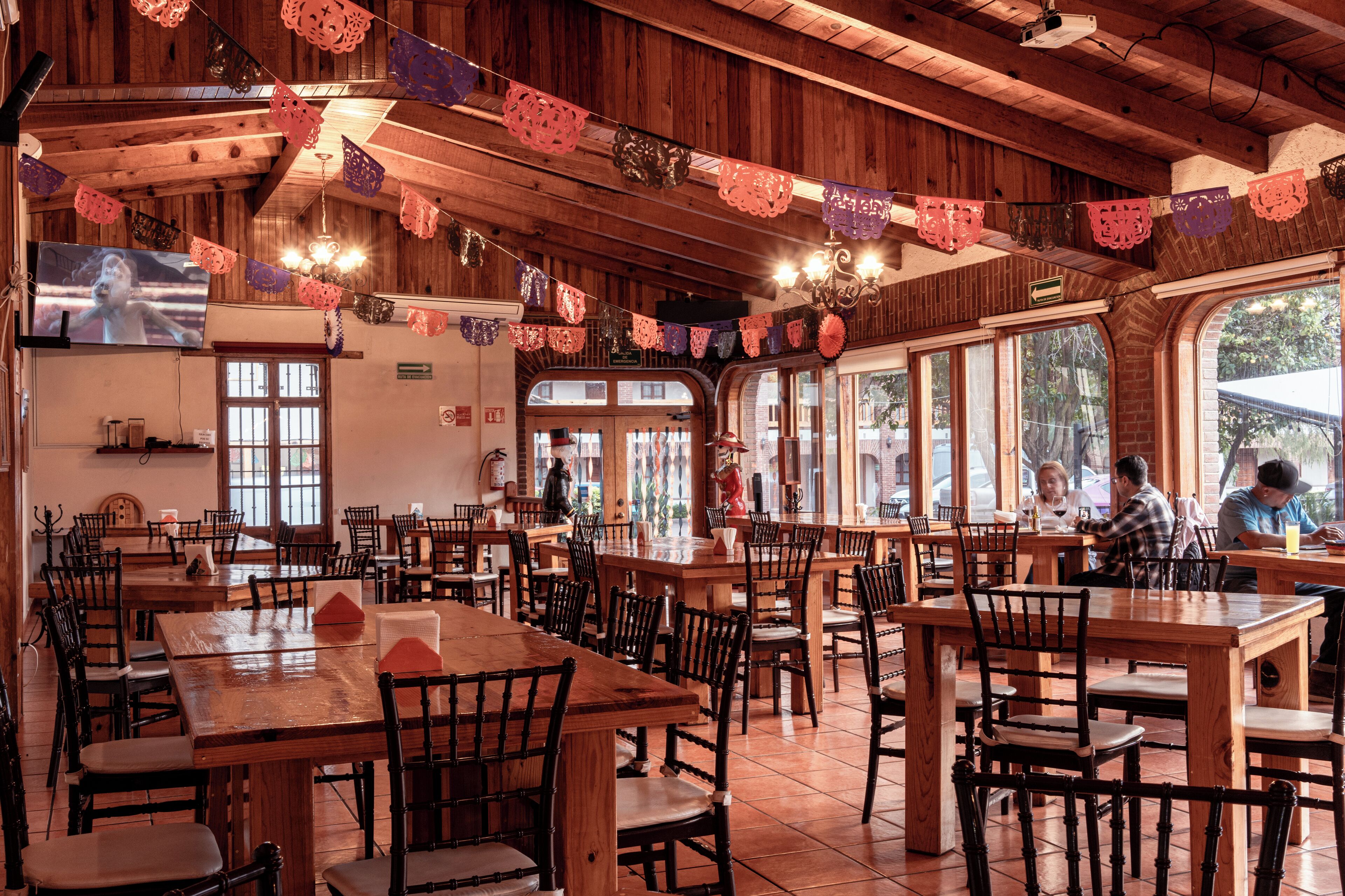 breakfast (mxn 155.00 per person)