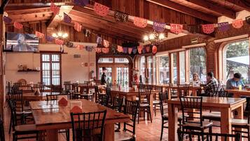 Desayuno (MXN 155.00 por persona)