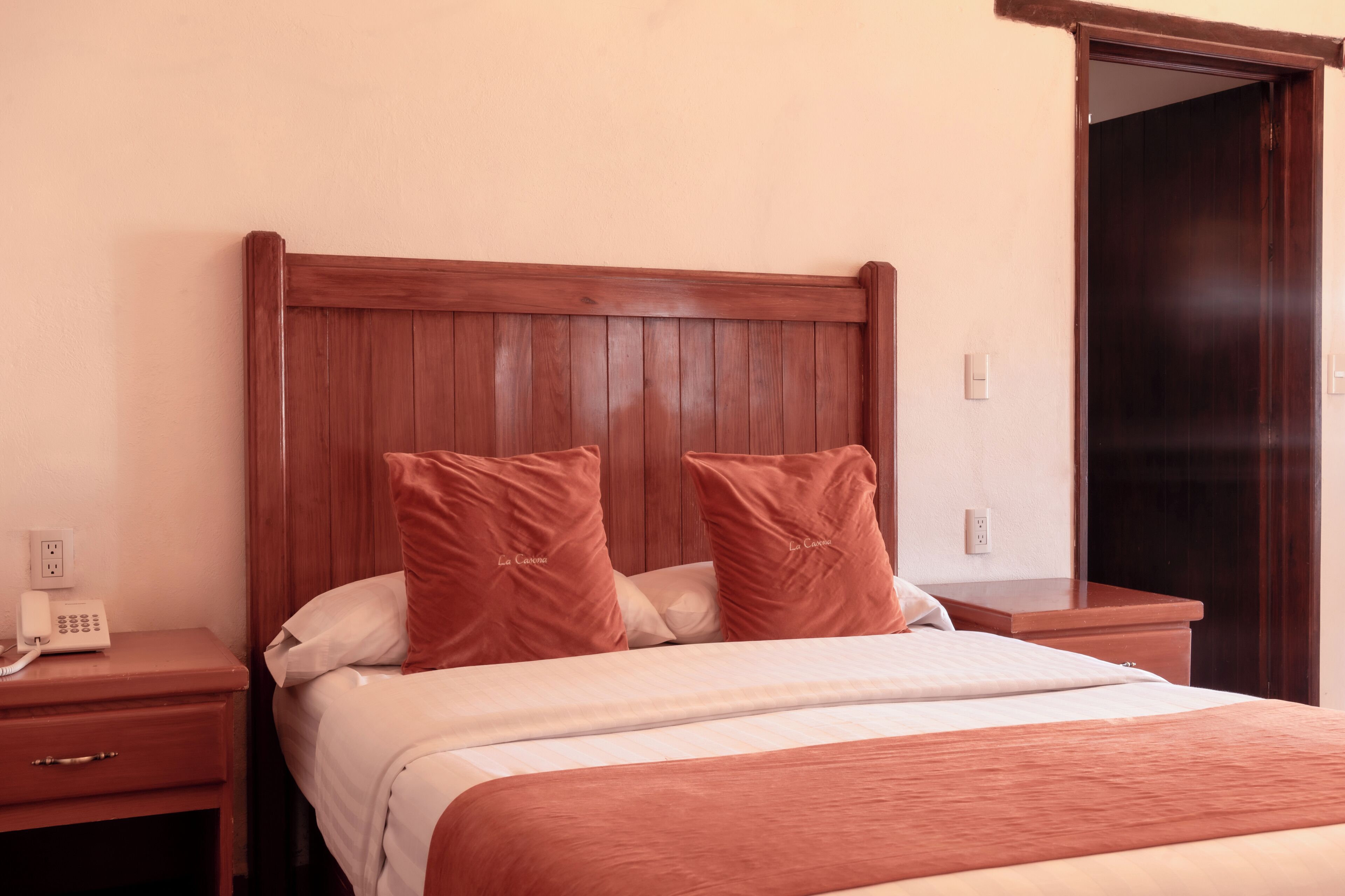 single room | free wifi, bed sheets