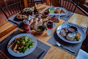 Single Room | Food and drink - Hotel La Casona (Jilotepec)