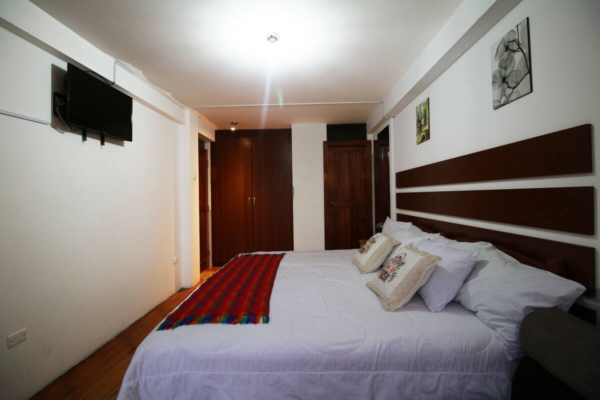 Chambre Double Deluxe, 1 très grand lit, balcon, côté jardin