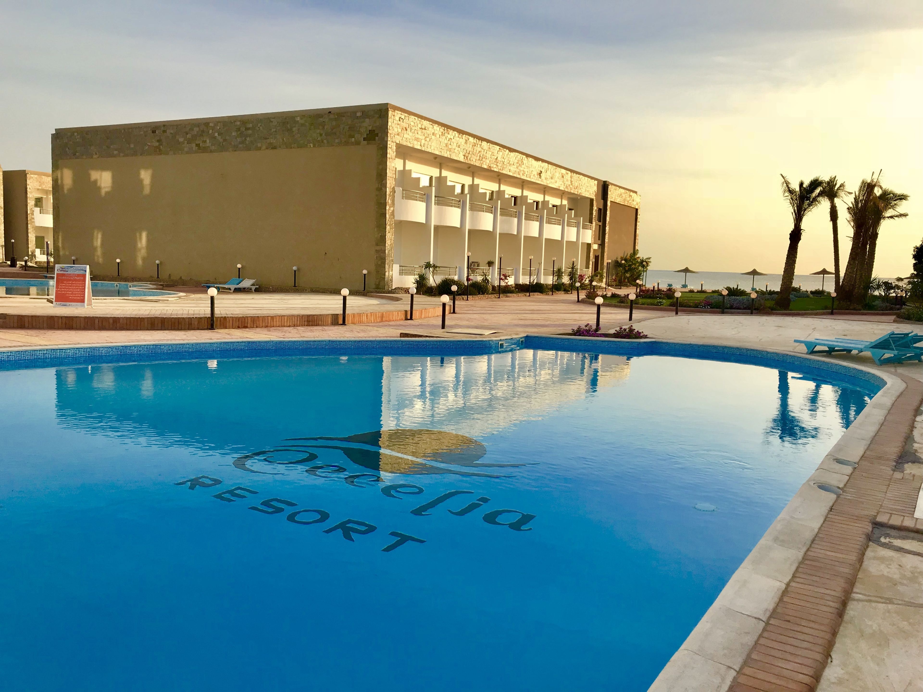 4 piscines extérieures
