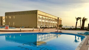 4 piscinas al aire libre