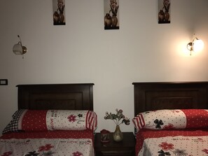 Deluxe-huoneisto, 2 makuuhuonetta, rannan lähellä | 1 makuuhuone, ylelliset vuodevaatteet, tallelokero huoneessa, työpöytä