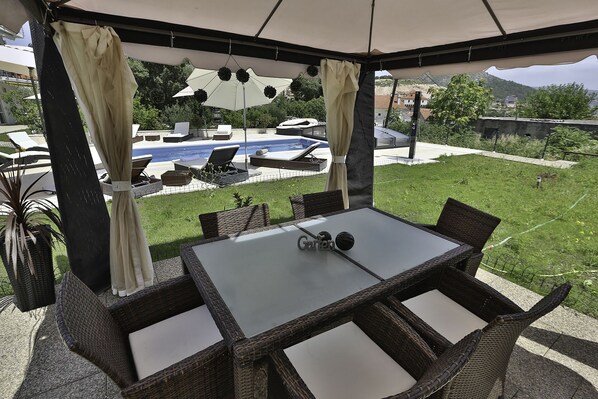 Outdoor dining - Luxury villa with private heated pool and sea view 3 (Marina)