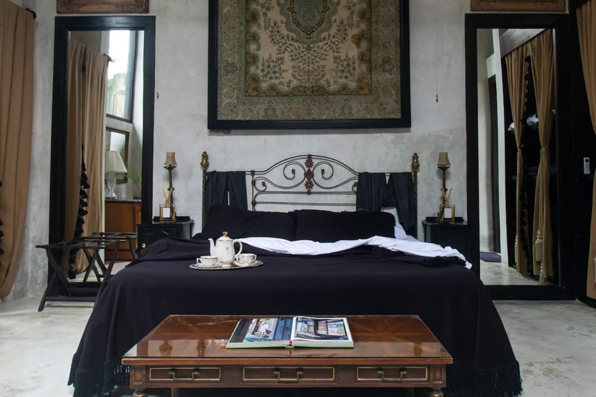 Junior Double Room | 1 bedroom, in-room safe, free WiFi, bed sheets