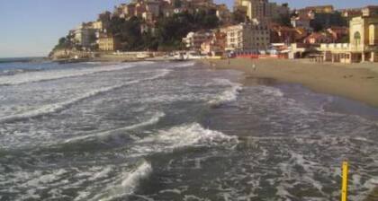 RĂSIDENCE TYPIQUE, INDĂPENDANTE, PISCINE / OASIS DĂTENTE, WIFI, BARBECUE, DEHOR