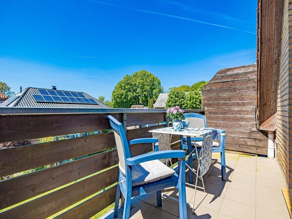 Unclassified image, 1 of 28, button