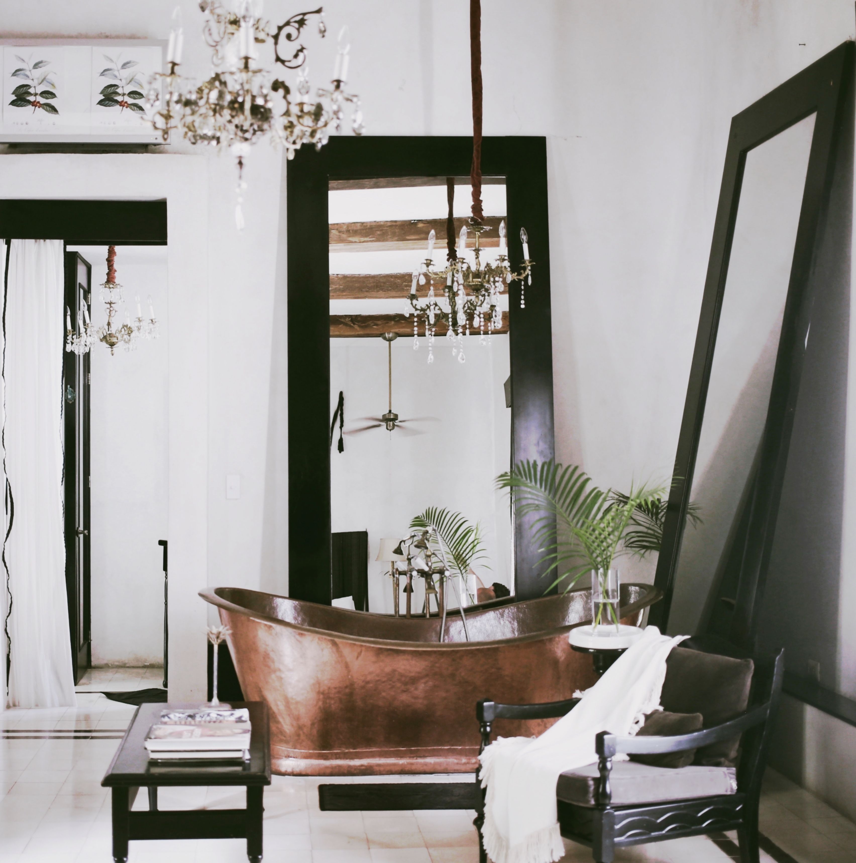 Superior Suite | Bathroom | Separate bathtub and shower, free toiletries