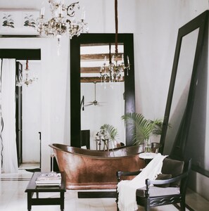 Suite superior | Baño | Tina y regadera independientes y amenidades de baño gratuitas