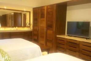 Familienvilla, 4 Schlafzimmer | 4 Schlafzimmer, Bügeleisen/Bügelbrett, kostenloses WLAN, Bettwäsche
