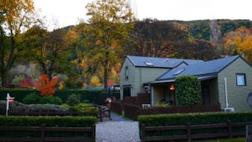 Vista frontal de la propiedad
