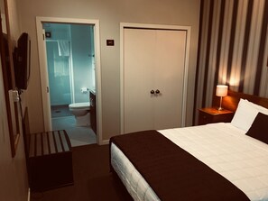 Studio, 2 Bedrooms (Unit 5 - Two Room Studio) | Premium bedding, free WiFi, bed sheets - Shades of Arrowtown (Arrowtown)