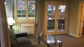 Cottage, 2 Bedrooms (Unit 10 - Two Bedroom Cottage) | Living area | Flat-screen TV