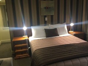Studio, 1 Queen Bed (Unit 11 - Queen Studio) | Premium bedding, free WiFi, bed sheets - Shades of Arrowtown (Arrowtown)