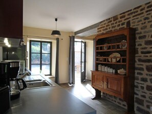 Réfrigérateur, micro-ondes, lave-vaisselle, cafetiÚre/bouilloire