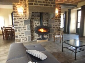 Télévision, cheminée