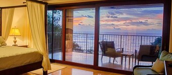 Crystal Sands 202♆Beachfront, Sunset, & Ocean Views with Elevator♆