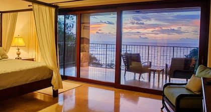 Crystal Sands 202♆Beachfront, Sunset, & Ocean Views with Elevator♆