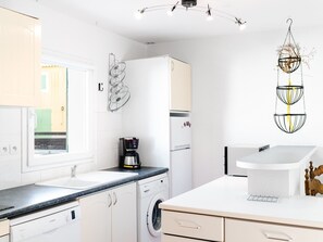 Fridge, oven, stovetop, dishwasher - Bright 4-Room Villa with Terrace & Garage, 6 Sleeps - Narbonne-Plage (Narbonne)