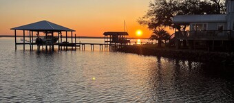 Reduced Rate! Dock of the Bay *Private Pier, Pet-Friendly*