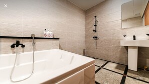 VIP | Deep-soaking bathtub - Hotel Bath (Gimpo)