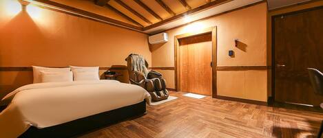 VIP | Didekorasi berbeda-beda, meja kerja, dan tirai kedap cahaya