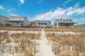 Exterior - Hiller Villa oceanfront house on Pawleys Island 6BR (Pawleys Island)