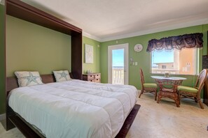 Iron/ironing board, WiFi, bed sheets - BEACHFRONT COMPLEX!! FULL KITCHEN FREE PARKING HEATED POOL BEACH CHAIRS, GRILL (Pompano Beach)