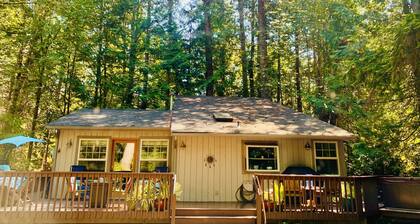 Island home with kayaks, seasonal pool, private hot tub and beautiful beach!